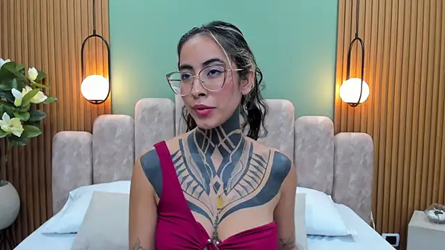 Snapshot of NicoleBlum chatting on 03/11/25, 10:20 NicoleBlum online show from 03/11/25, 10:20