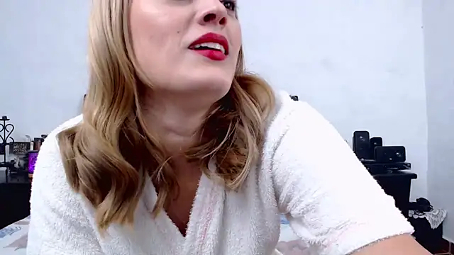 Snapshot of AikoTailor chatting on 02/10/25, 01:01 AikoTailor online show from 02/10/25, 01:01