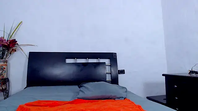 Snapshot of AikoTailor chatting on 09/24/25, 09:07 AikoTailor online show from 09/24/25, 09:07