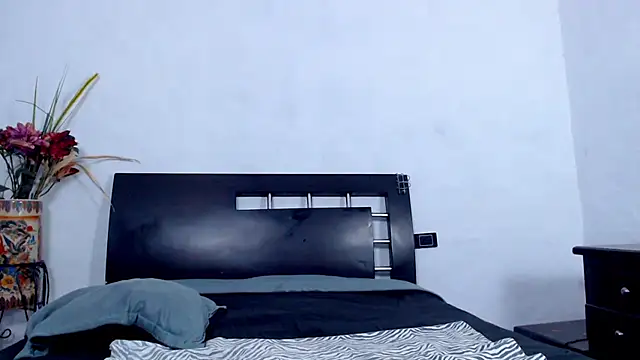 Snapshot of AikoTailor chatting on 09/30/25, 07:30 AikoTailor online show from 09/30/25, 07:30