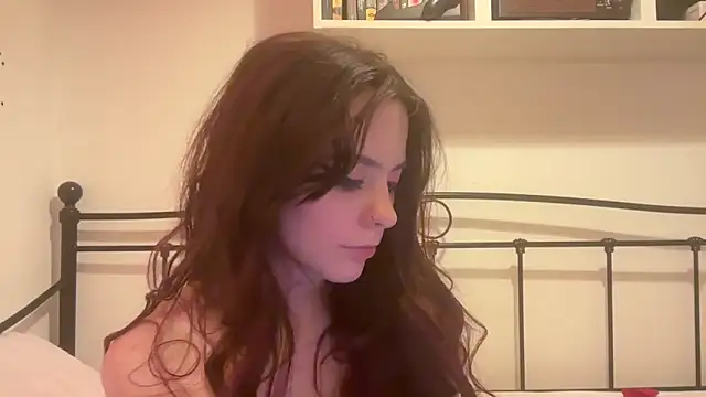 Snapshot of crystalsbaby chatting on 03/05/25, 01:10 crystalsbaby online show from 03/05/25, 01:10