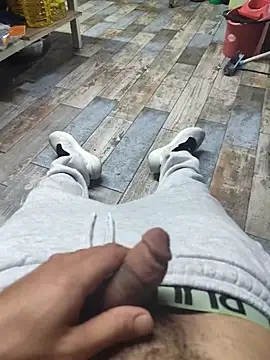 Snapshot of By_izmirli3535 chatting on 10/11/25, 12:43 By izmirli3535 online show from 10/11/25, 12:43