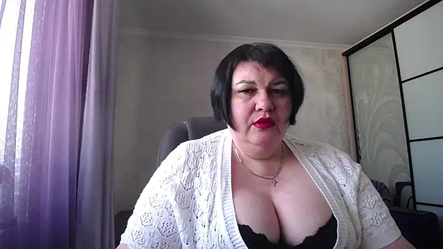 Snapshot of JuicyLady_Di chatting on 02/27/25, 11:10 JuicyLady Di online show from 02/27/25, 11:10