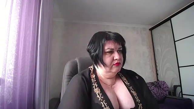 Snapshot of JuicyLady_Di chatting on 03/01/25, 12:23 JuicyLady Di online show from 03/01/25, 12:23