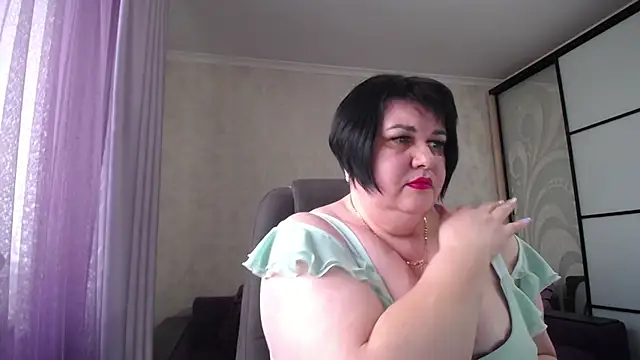 Snapshot of JuicyLady_Di chatting on 03/03/25, 11:55 JuicyLady Di online show from 03/03/25, 11:55