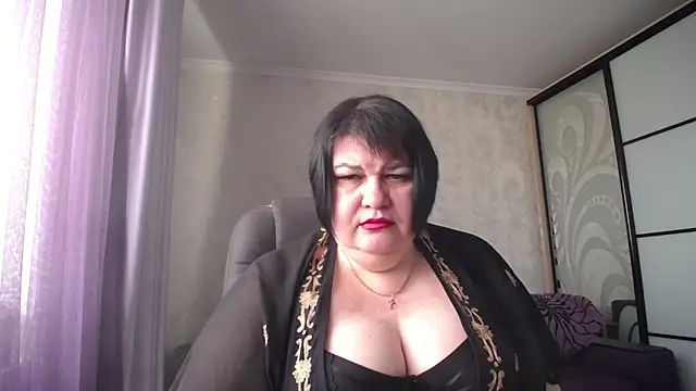 Snapshot of JuicyLady_Di chatting on 03/13/25, 07:09 JuicyLady Di online show from 03/13/25, 07:09