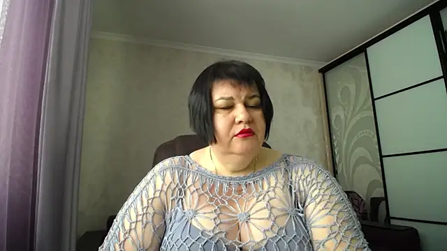 Snapshot of JuicyLady_Di chatting on 09/22/25, 04:47 JuicyLady Di online show from 09/22/25, 04:47