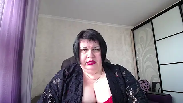 Snapshot of JuicyLady_Di chatting on 09/28/25, 05:35 JuicyLady Di online show from 09/28/25, 05:35