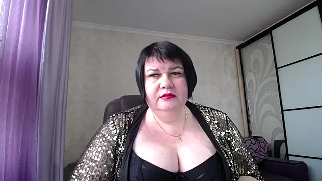 Snapshot of JuicyLady_Di chatting on 10/06/25, 08:01 JuicyLady Di online show from 10/06/25, 08:01