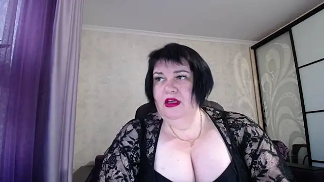 Snapshot of JuicyLady_Di chatting on 10/10/25, 05:06 JuicyLady Di online show from 10/10/25, 05:06