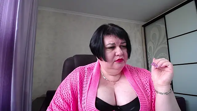 Snapshot of JuicyLady_Di chatting on 10/21/25, 08:26 JuicyLady Di online show from 10/21/25, 08:26