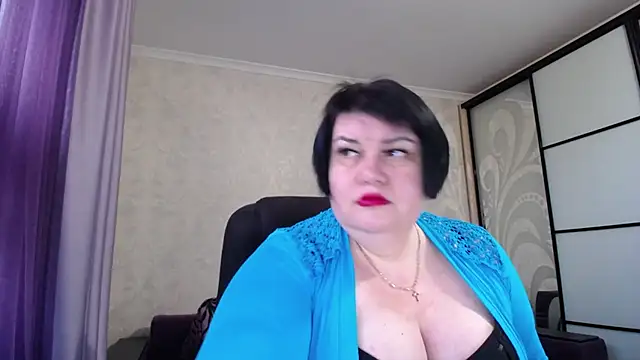 Snapshot of JuicyLady_Di chatting on 10/23/25, 05:07 JuicyLady Di online show from 10/23/25, 05:07