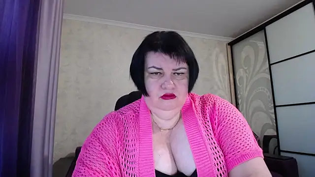 Snapshot of JuicyLady_Di chatting on 10/24/25, 04:42 JuicyLady Di online show from 10/24/25, 04:42