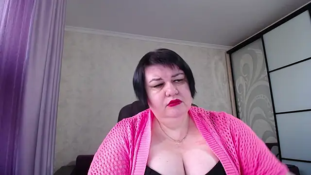 Snapshot of JuicyLady_Di chatting on 11/04/25, 05:06 JuicyLady Di online show from 11/04/25, 05:06