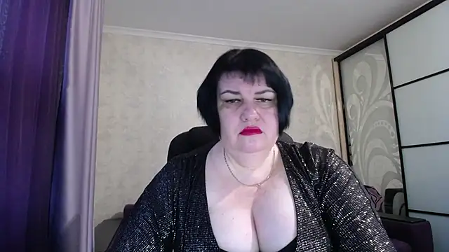 Snapshot of JuicyLady_Di chatting on 12/01/25, 05:45 JuicyLady Di online show from 12/01/25, 05:45