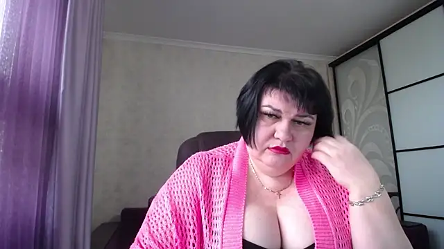 Snapshot of JuicyLady_Di chatting on 12/05/25, 08:34 JuicyLady Di online show from 12/05/25, 08:34