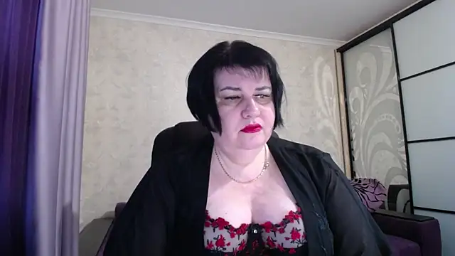 Snapshot of JuicyLady_Di chatting on 12/17/25, 05:57 JuicyLady Di online show from 12/17/25, 05:57