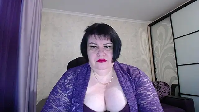 Snapshot of JuicyLady_Di chatting on 12/19/25, 05:58 JuicyLady Di online show from 12/19/25, 05:58