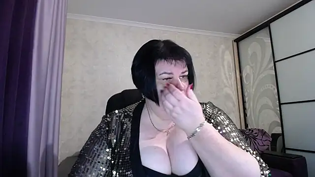 Snapshot of JuicyLady_Di chatting on 12/20/25, 05:25 JuicyLady Di online show from 12/20/25, 05:25