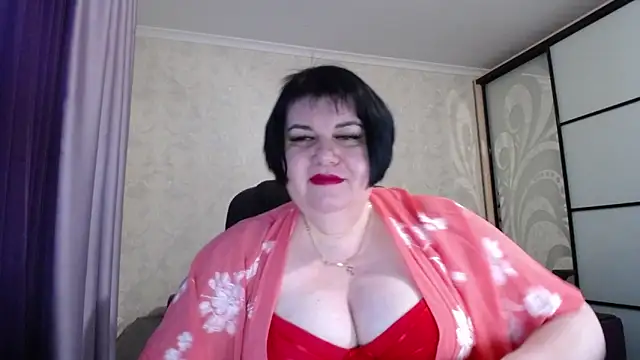 Snapshot of JuicyLady_Di chatting on 12/22/25, 05:48 JuicyLady Di online show from 12/22/25, 05:48