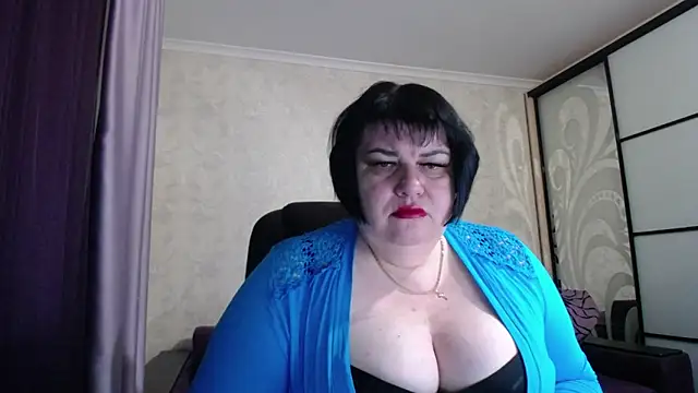 Snapshot of JuicyLady_Di chatting on 01/08/26, 04:48 JuicyLady Di online show from 01/08/26, 04:48