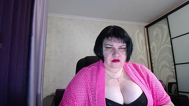 Snapshot of JuicyLady_Di chatting on 01/19/26, 05:00 JuicyLady Di online show from 01/19/26, 05:00