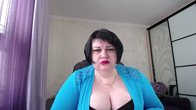 Snapshot of JuicyLady_Di chatting on 02/26/26, 06:12 JuicyLady Di online show from 02/26/26, 06:12