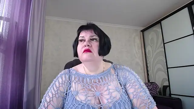 Snapshot of JuicyLady_Di chatting on 03/19/26, 06:06 JuicyLady Di online show from 03/19/26, 06:06