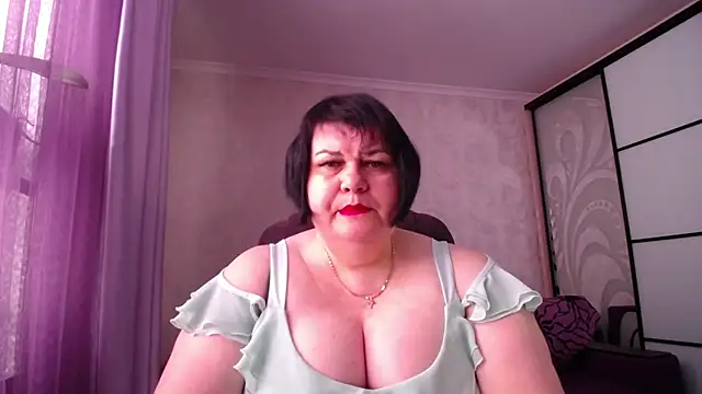 Snapshot of JuicyLady_Di chatting on 04/05/26, 05:26 JuicyLady Di online show from 04/05/26, 05:26