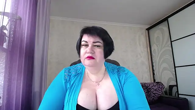 Snapshot of JuicyLady_Di chatting on 04/11/26, 05:12 JuicyLady Di online show from 04/11/26, 05:12