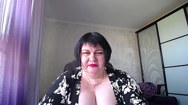JuicyLady Di online show from 05/04/26, 11:17