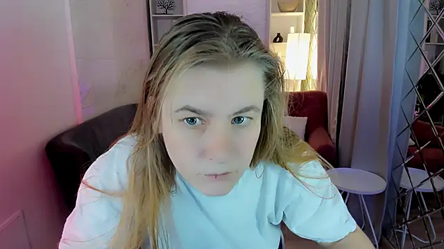 Snapshot of JadeSoft chatting on 11/26/25, 08:32 JadeSoft online show from 11/26/25, 08:32