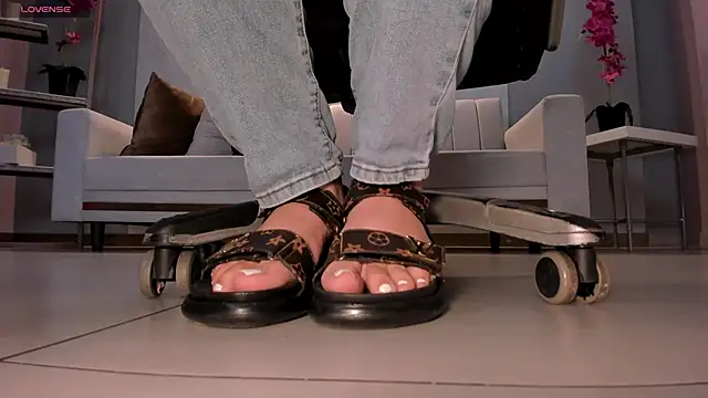 MartinnaBonnet online show from 02/28/25, 10:41