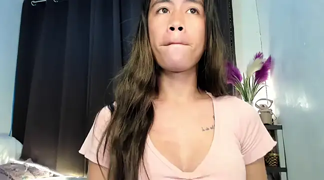 Snapshot of Emma_Jones88 chatting on 02/10/25, 11:02 Emma Jones88 online show from 02/10/25, 11:02