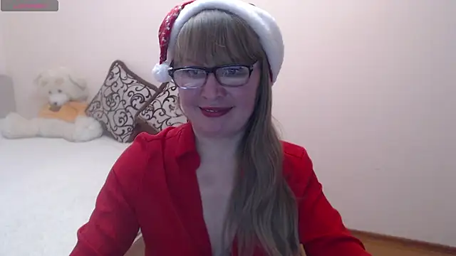 Snapshot of MargotLot chatting on 12/18/24, 11:34 MargotLot online show from 12/18/24, 11:34