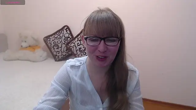 Snapshot of MargotLot chatting on 01/10/25, 04:44 MargotLot online show from 01/10/25, 04:44