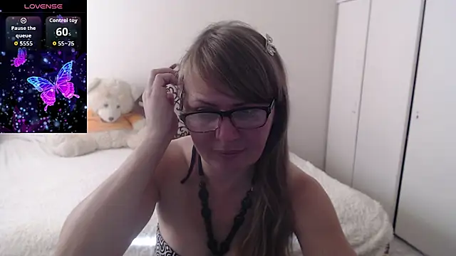 Snapshot of MargotLot chatting on 09/28/25, 04:18 MargotLot online show from 09/28/25, 04:18