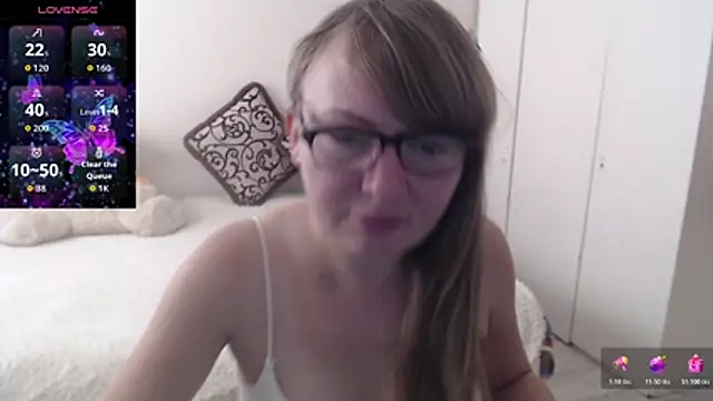 Snapshot of MargotLot chatting on 10/21/25, 04:24 MargotLot online show from 10/21/25, 04:24