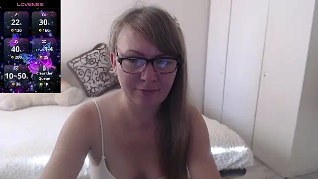 Snapshot of MargotLot chatting on 10/22/25, 03:51 MargotLot online show from 10/22/25, 03:51