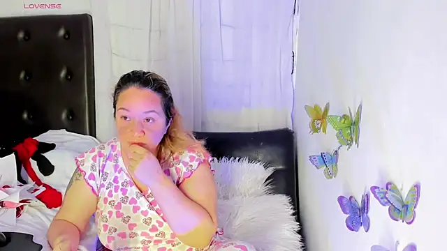 Snapshot of AndreaLombana chatting on 02/04/25, 01:56 AndreaLombana online show from 02/04/25, 01:56