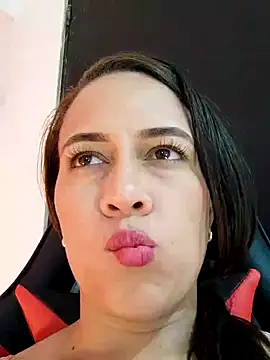 Snapshot of Nanybaker95 chatting on 12/18/24, 01:15 Nanybaker95 online show from 12/18/24, 01:15