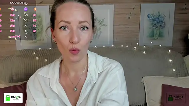 Snapshot of Queenymel chatting on 10/02/25, 04:03 Queenymel online show from 10/02/25, 04:03