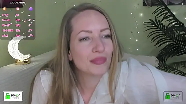 Queenymel online show from 06/17/26, 01:12