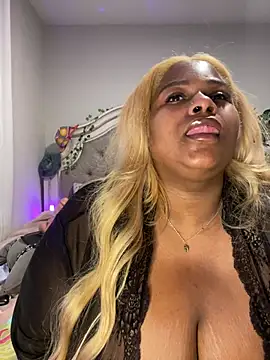 Snapshot of BigFineSelena chatting on 01/02/25, 01:08 BigFineSelena online show from 01/02/25, 01:08