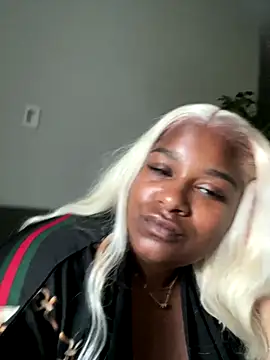 Snapshot of BigFineSelena chatting on 09/17/25, 11:06 BigFineSelena online show from 09/17/25, 11:06