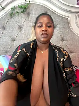 Snapshot of BigFineSelena chatting on 12/14/25, 04:45 BigFineSelena online show from 12/14/25, 04:45