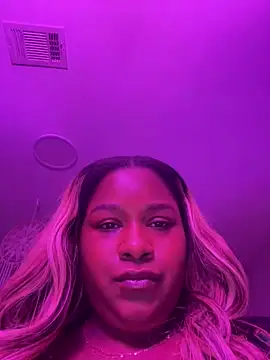 BigFineSelena online show from 12/19/25, 02:29