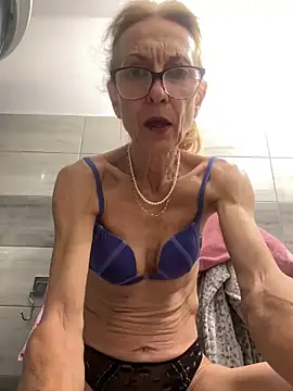 Snapshot of adella13 chatting on 12/13/24, 08:20 adella13 online show from 12/13/24, 08:20