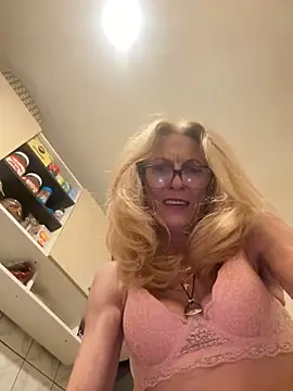 Snapshot of adella13 chatting on 01/17/25, 02:28 adella13 online show from 01/17/25, 02:28