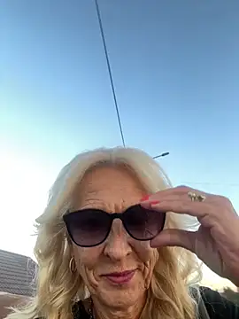 Snapshot of adella13 chatting on 09/20/25, 03:57 adella13 online show from 09/20/25, 03:57